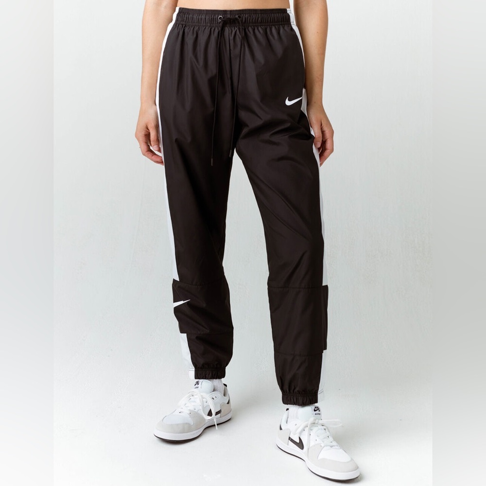 Nike Sportswear Repel Women’s Track Pants